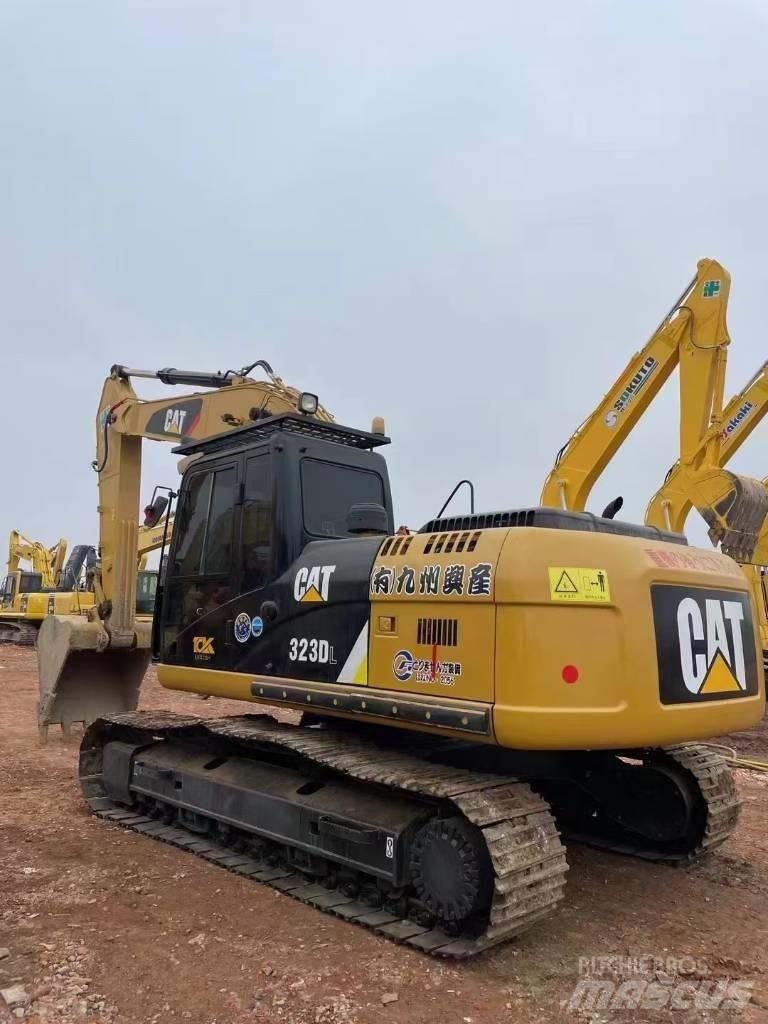 CAT 323 D L Bageri gusjeničari