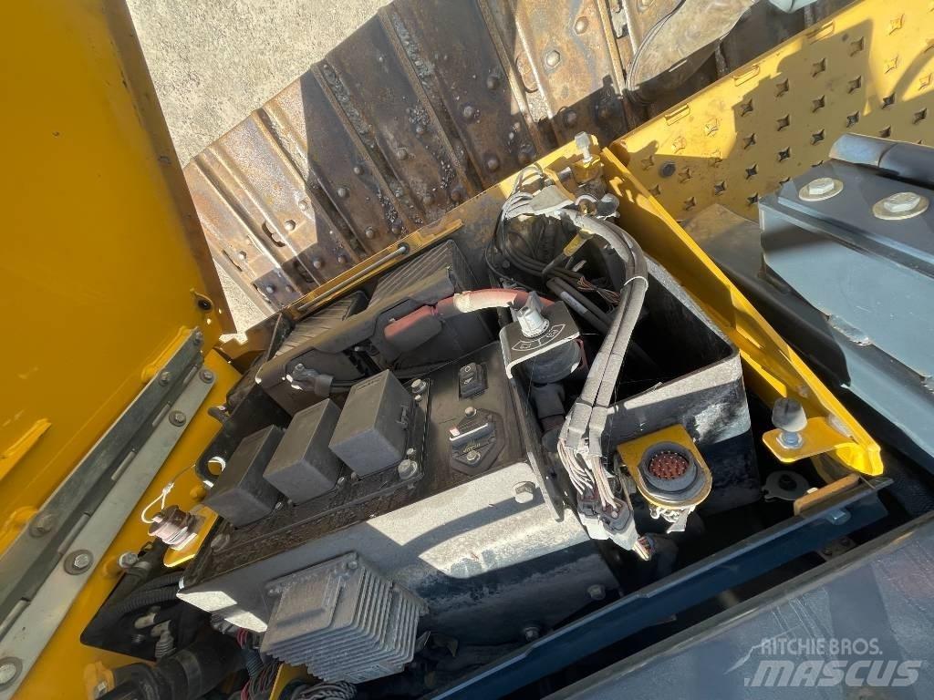DEERE 700K Buldožeri gusjeničari
