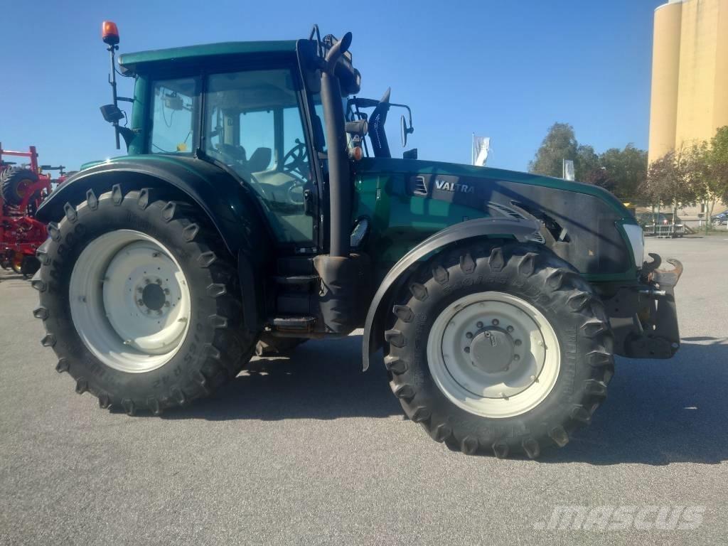 Valtra T 213 V Traktori
