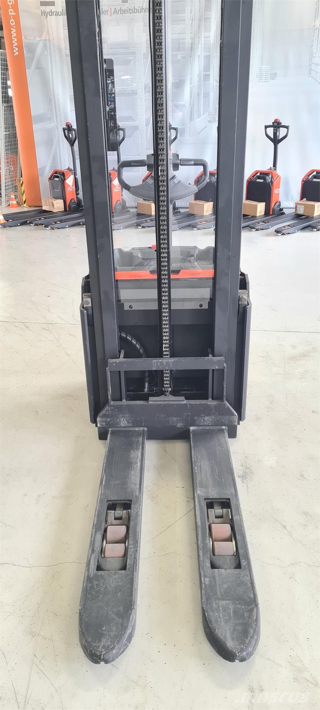 Toyota SWE120L Samopogonski ručni viličari