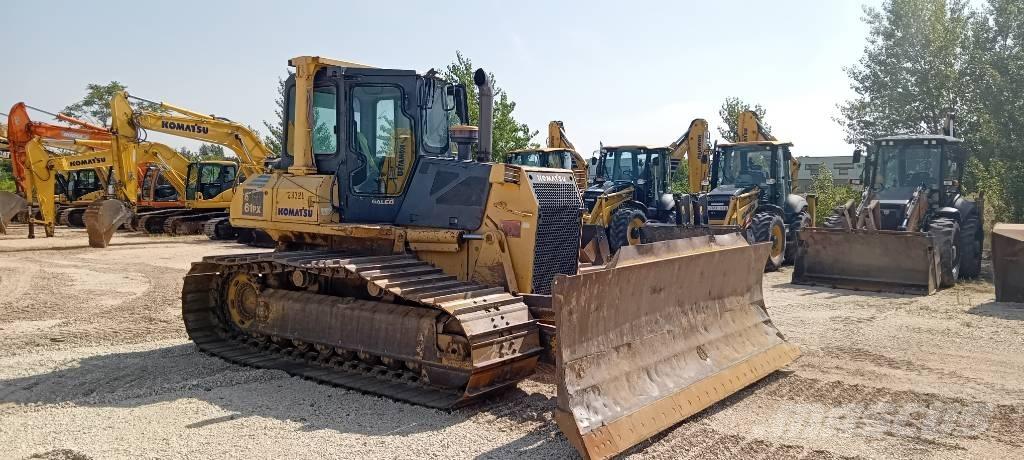 Komatsu D61EX-15 Buldožeri gusjeničari