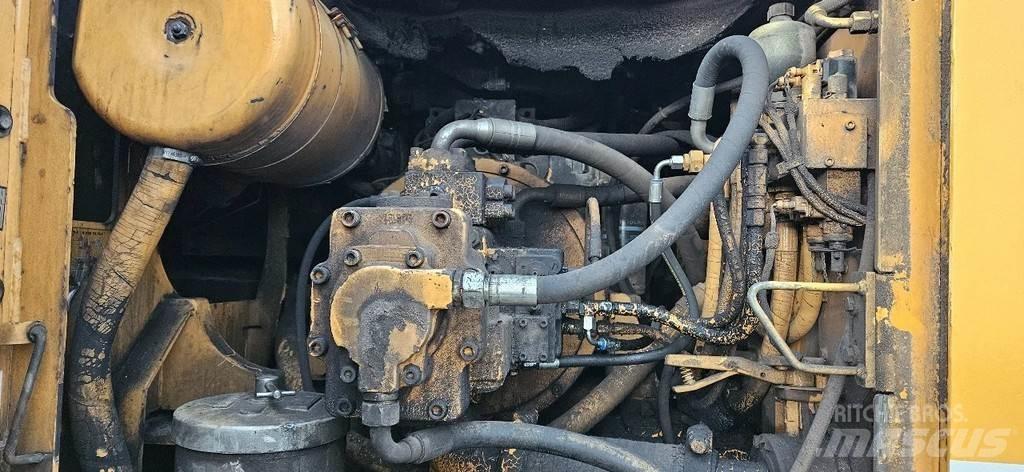 Liebherr R924 Bageri gusjeničari
