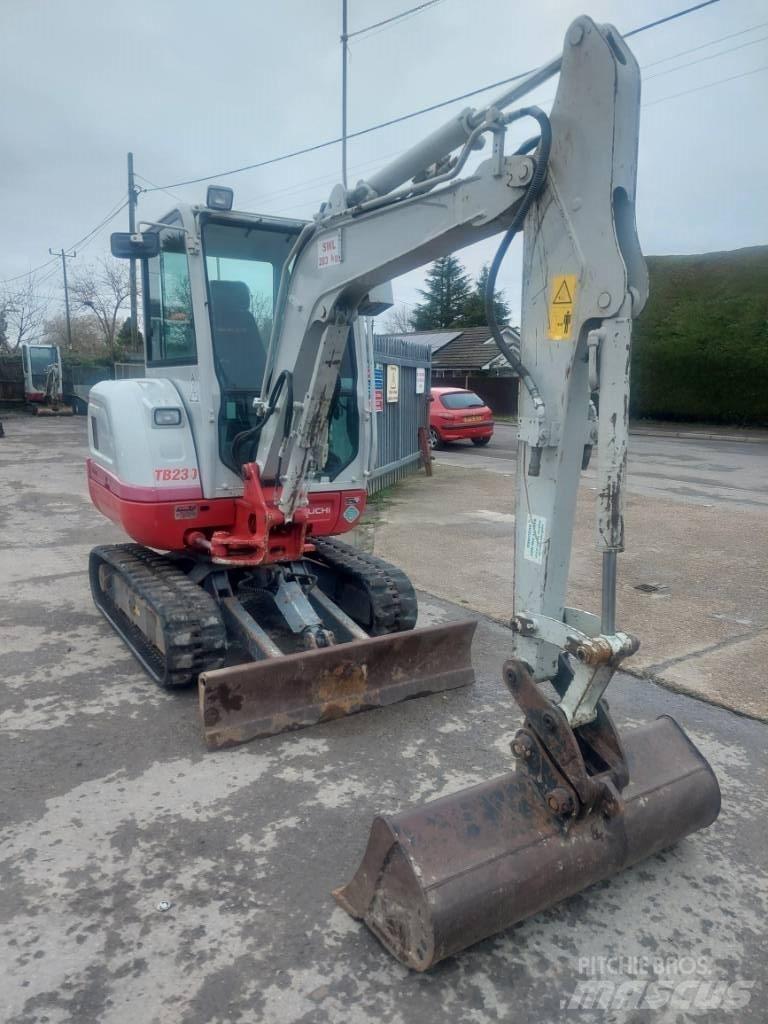 Takeuchi TB 230 Mini bageri <7t