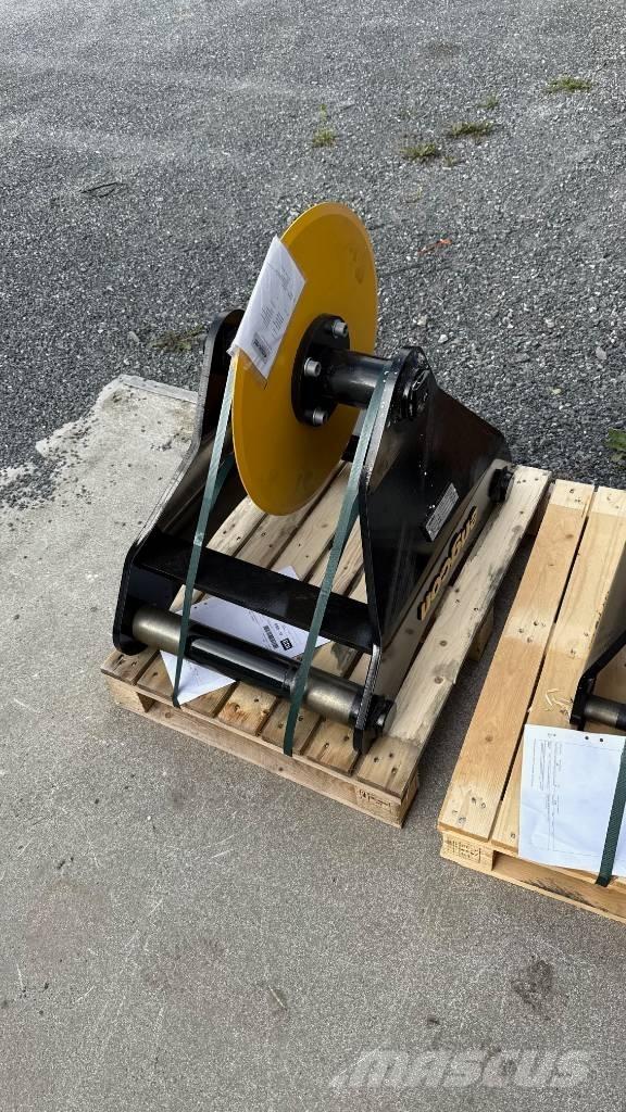 Engcon TC33 S70 Škare
