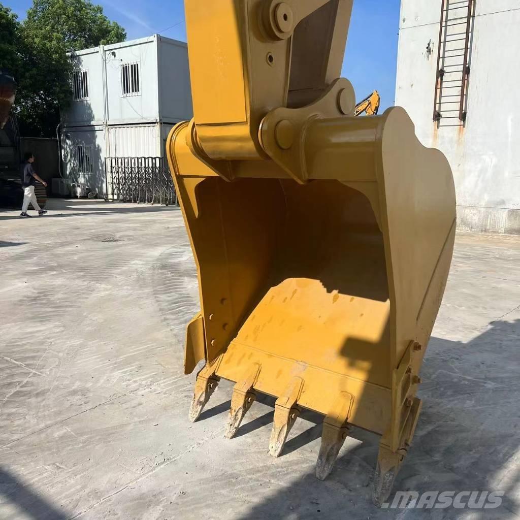 CAT 320d2 Midi bageri 7t – 12t