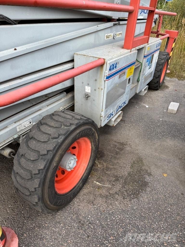 SkyJack SJ 9250 RT Škaraste platforme