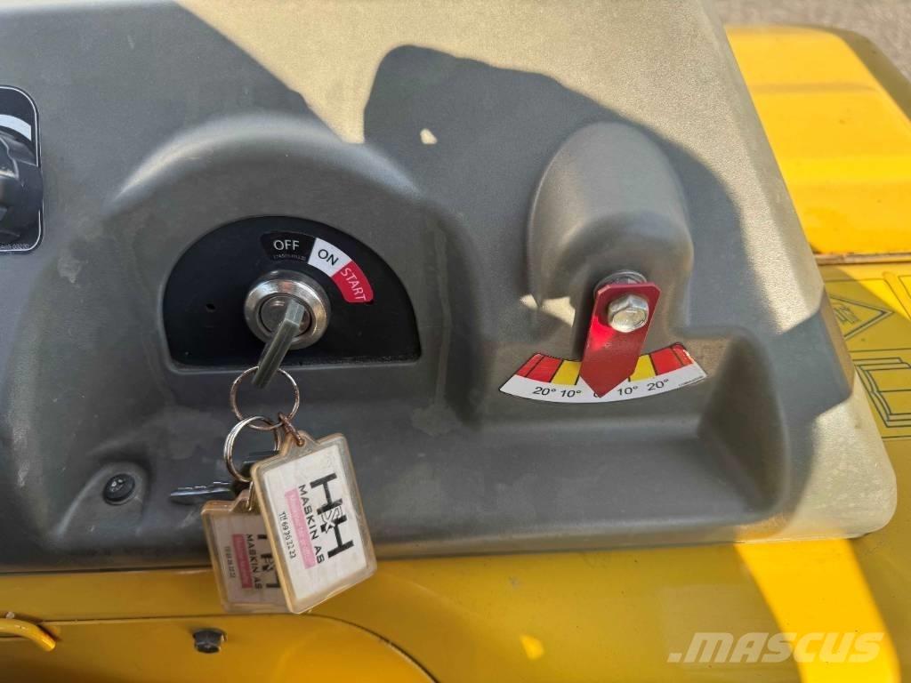 Yanmar C30R-3TV Demperi na gusjenice