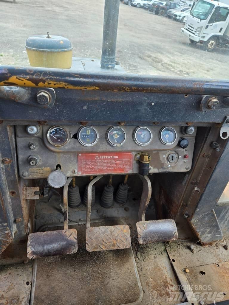 CAT D 3 B LGP Buldožeri gusjeničari
