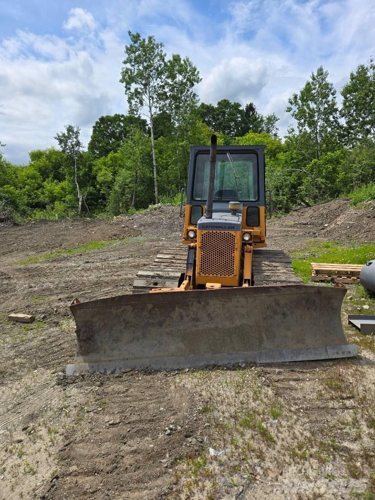 CAT D 3 B LGP Buldožeri gusjeničari
