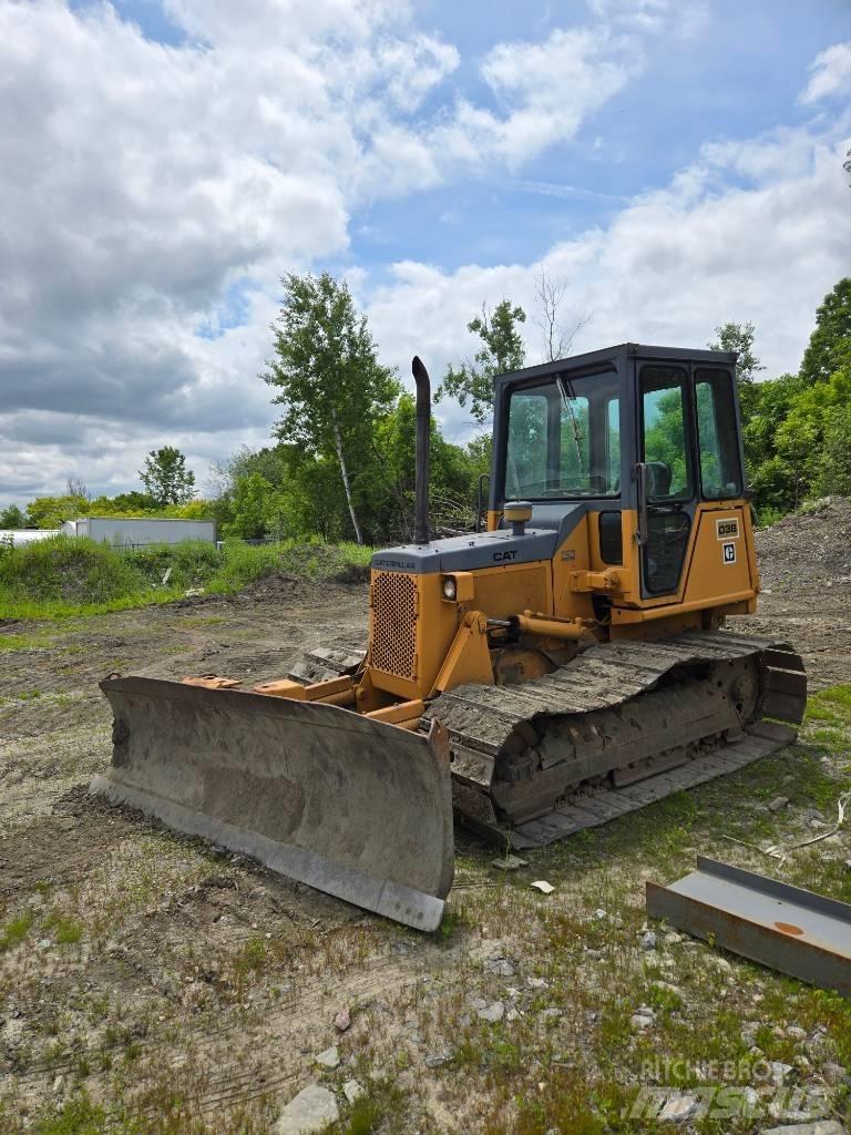 CAT D 3 B LGP Buldožeri gusjeničari