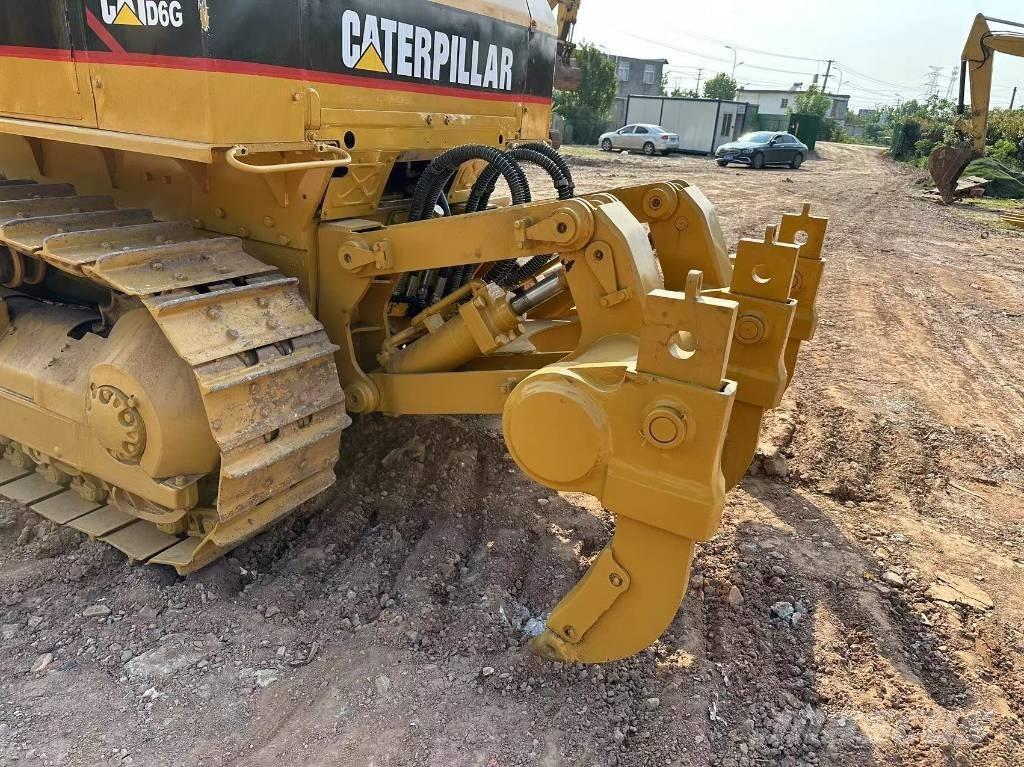CAT D 6 G Buldožeri gusjeničari
