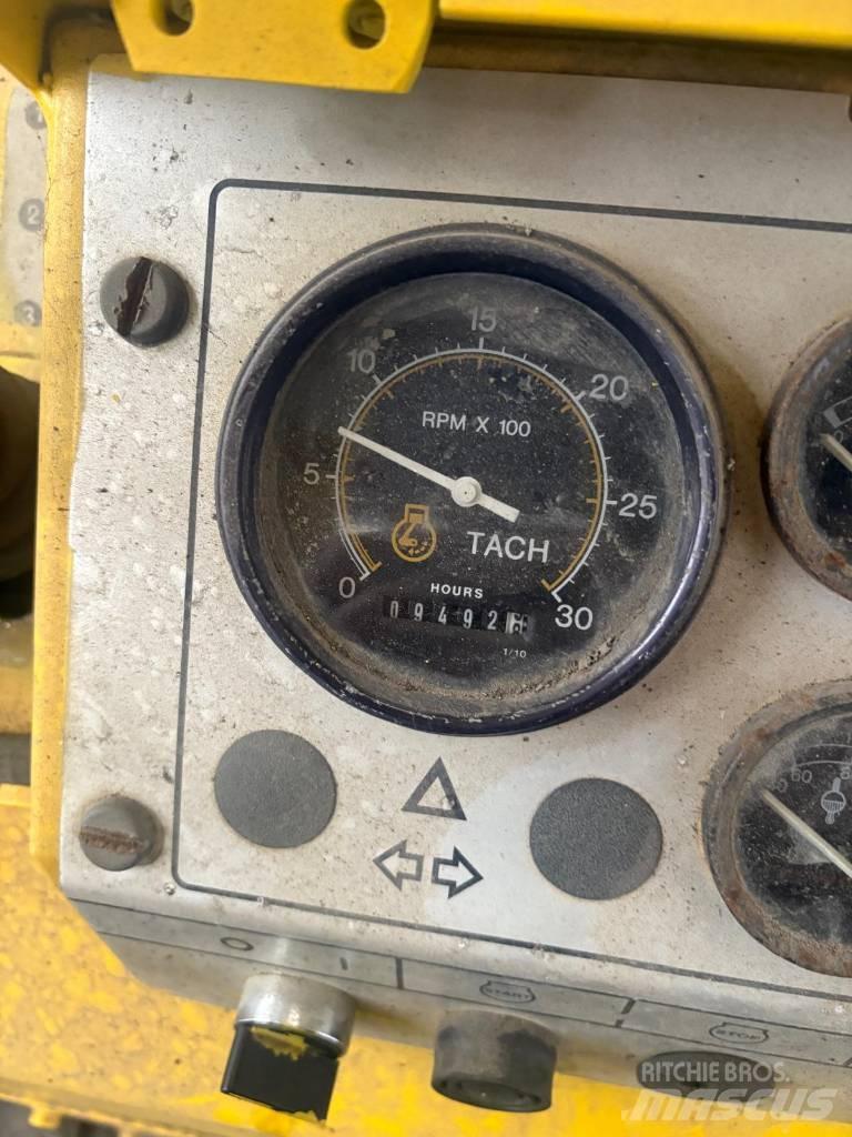 Dynapac CP 271 Gumeni valjci na kotačima