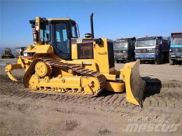 CAT D 6 M Buldožeri gusjeničari
