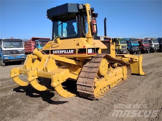 CAT D 6 M Buldožeri gusjeničari