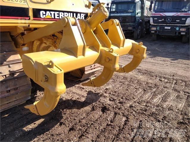 CAT D 6 M Buldožeri gusjeničari