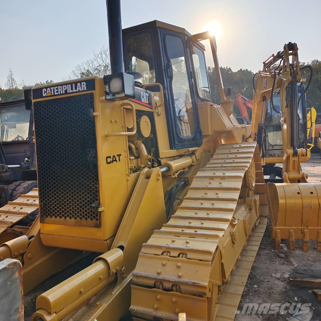 CAT D 6 M Buldožeri gusjeničari