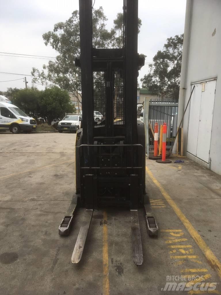 Hyster N35ZDR Viličari sa pomičnim stupom