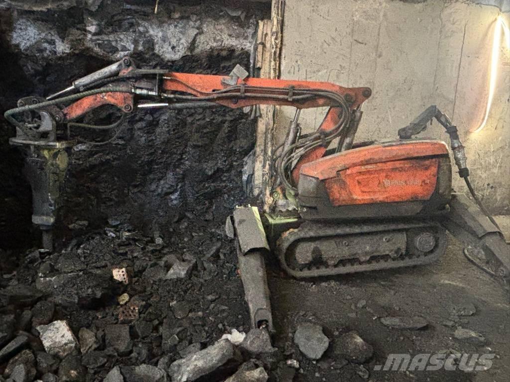 Husqvarna DXR 300 Bageri za rušenje