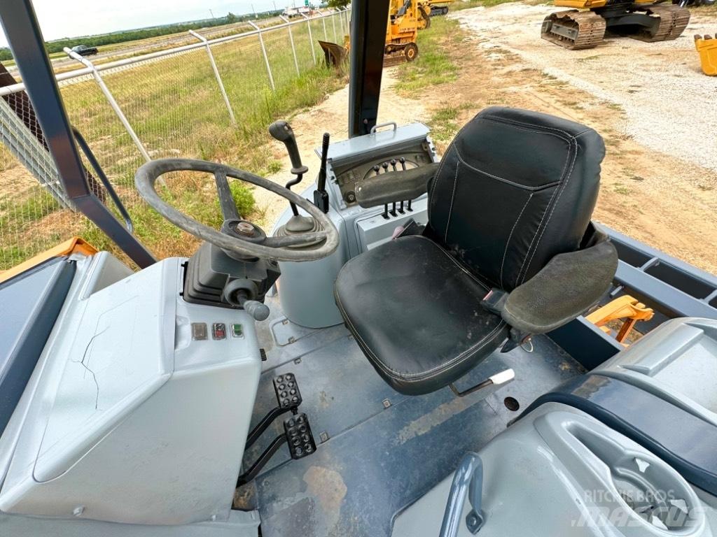 CASE 570 M XT Utovarivači na kotačima