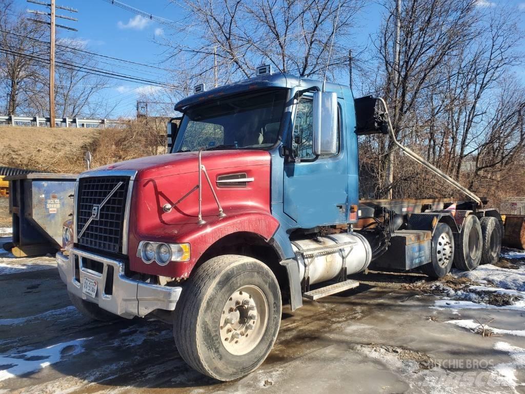 Volvo VHD84F Demontažnii kamioni za podizanje kabela