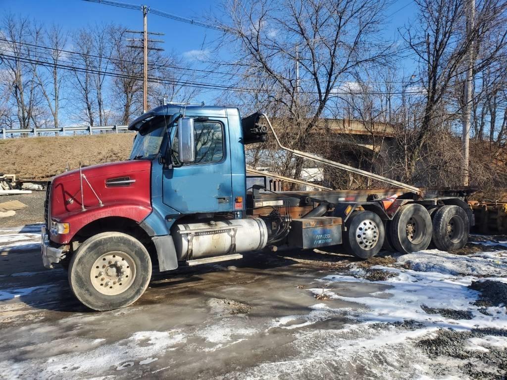 Volvo VHD84F Demontažnii kamioni za podizanje kabela