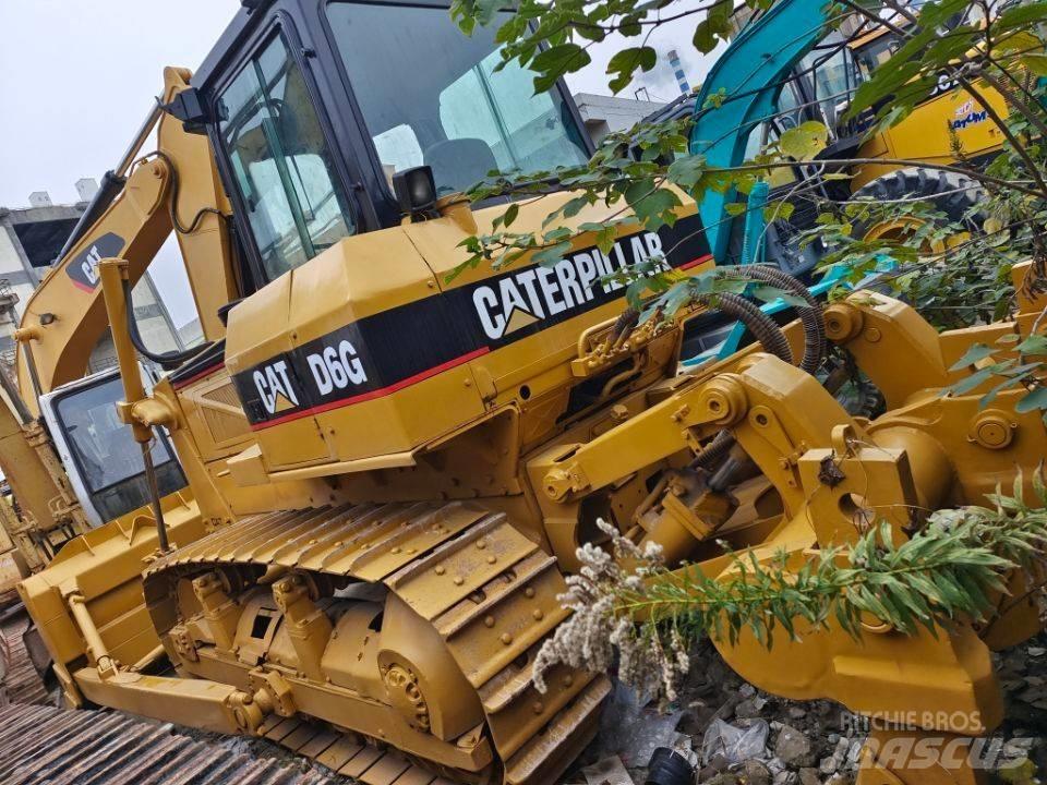 CAT D6G Buldožeri gusjeničari