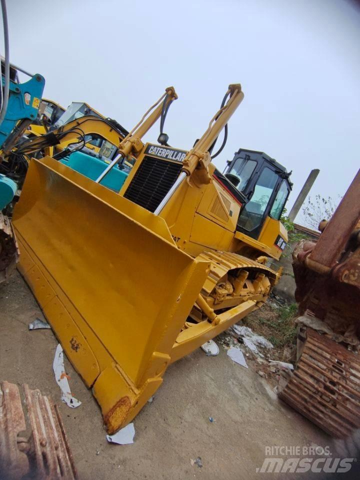CAT D6G Buldožeri gusjeničari