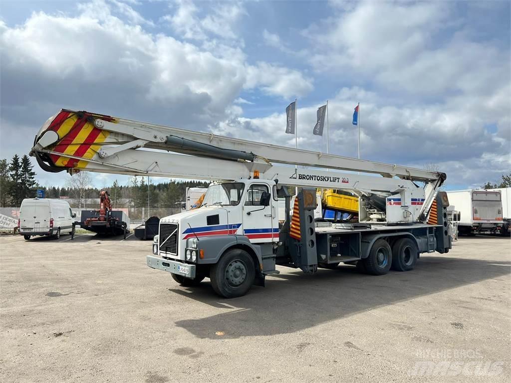 Volvo N12-1-V-6X2 Kamioni sa kranom