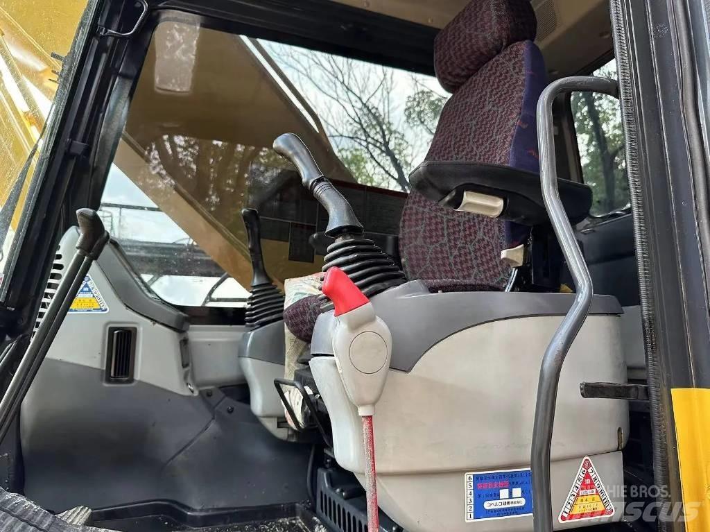Komatsu PC 220-7 Bageri gusjeničari