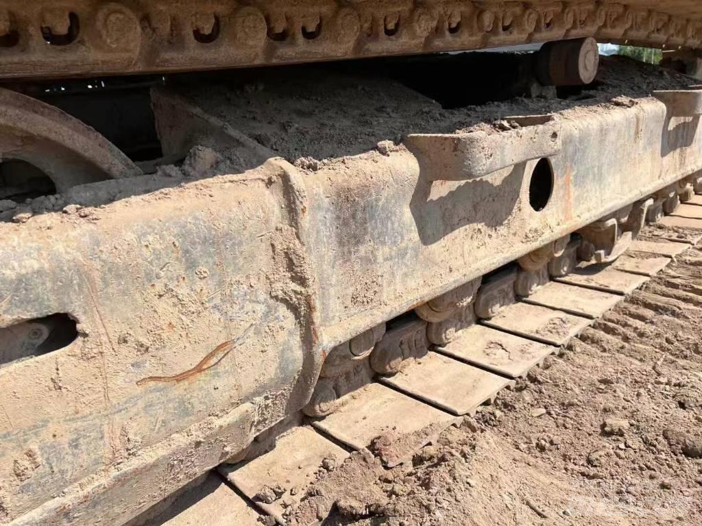 Komatsu PC 130 Bageri gusjeničari