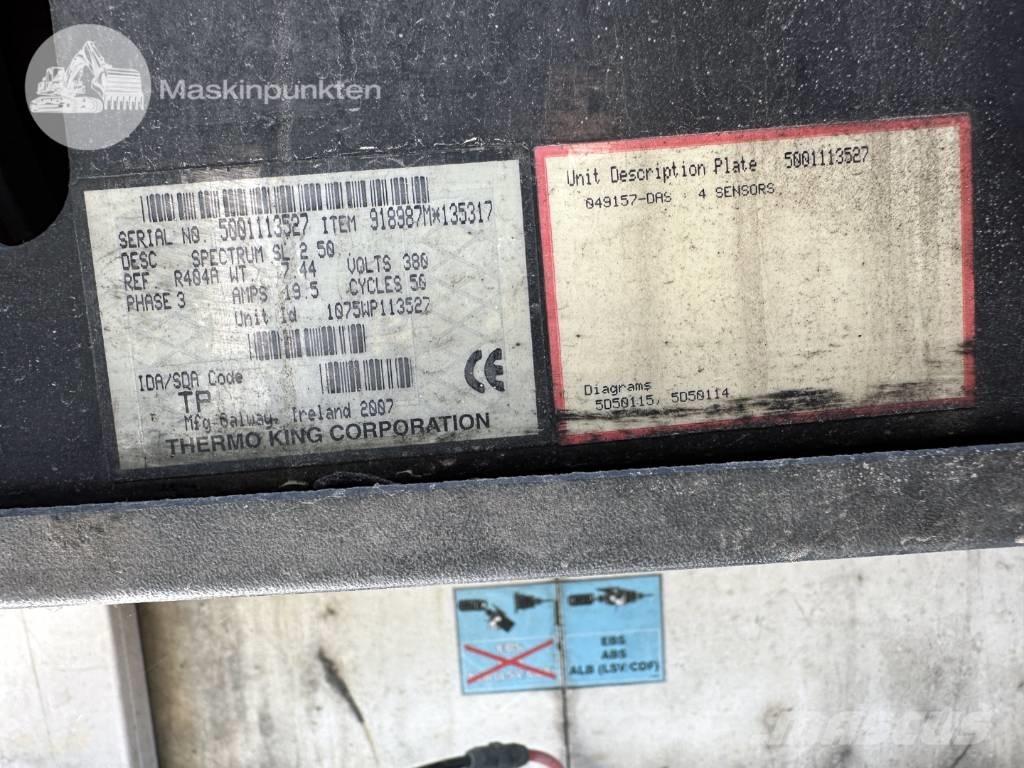 Schmitz SKO 24 Poluprikolice hladnjače