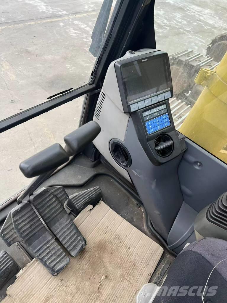 Komatsu PC490-10 Bageri gusjeničari