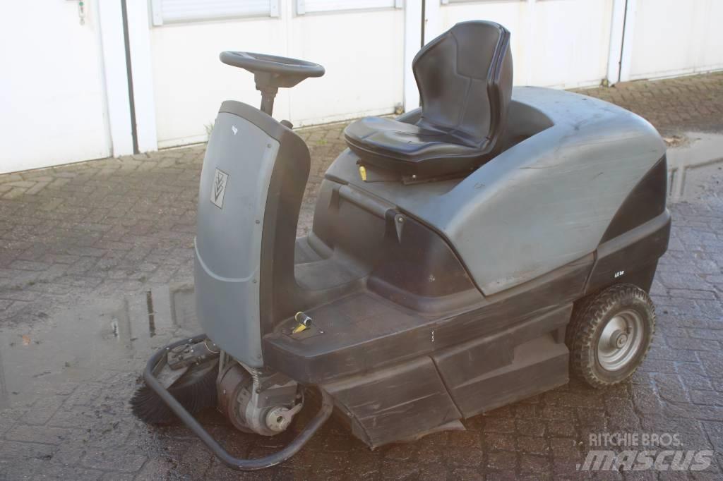 Kärcher KM 100/100 Strojevi za metenje