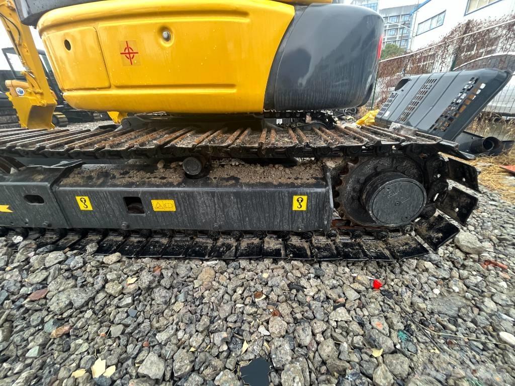 Komatsu PC 35 Bageri gusjeničari
