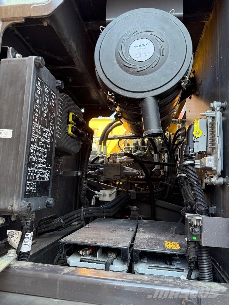 Volvo EC220E Bageri gusjeničari