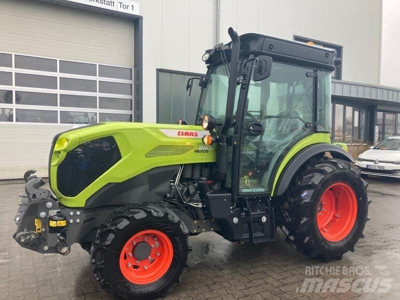 CLAAS NEXOS 240 S Traktori