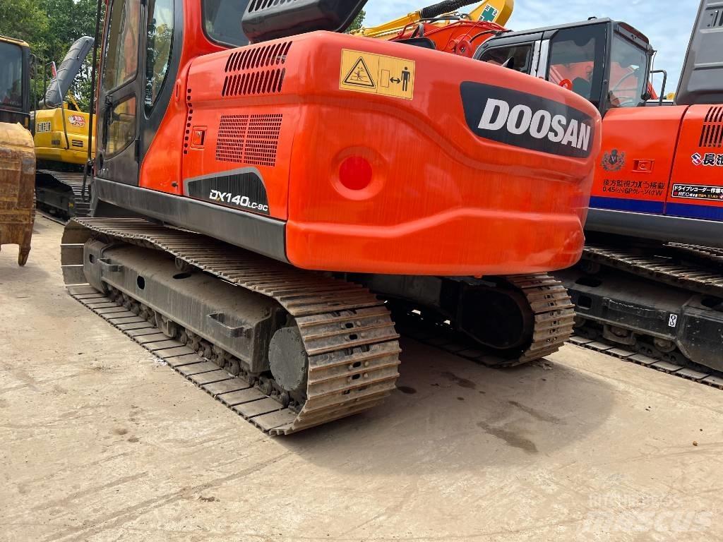 Doosan DX140 Bageri gusjeničari