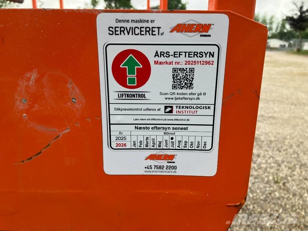 JLG 3246 ES Škaraste platforme