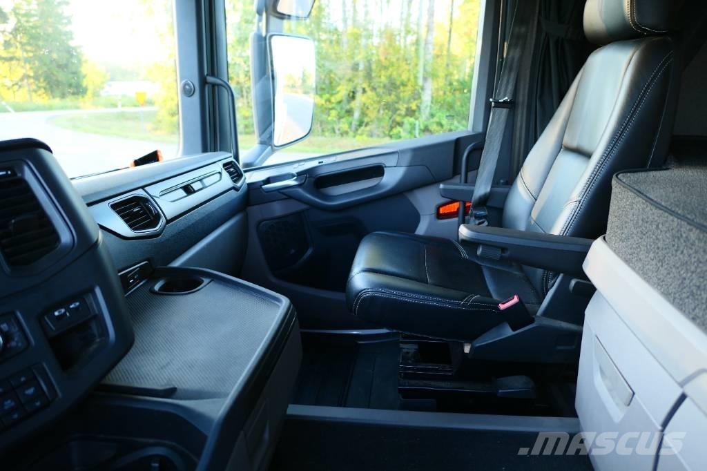 Scania R590B6x2nb Rol kiper kamioni s kukama za dizanje