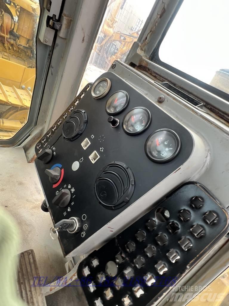 CAT D6G Buldožeri gusjeničari