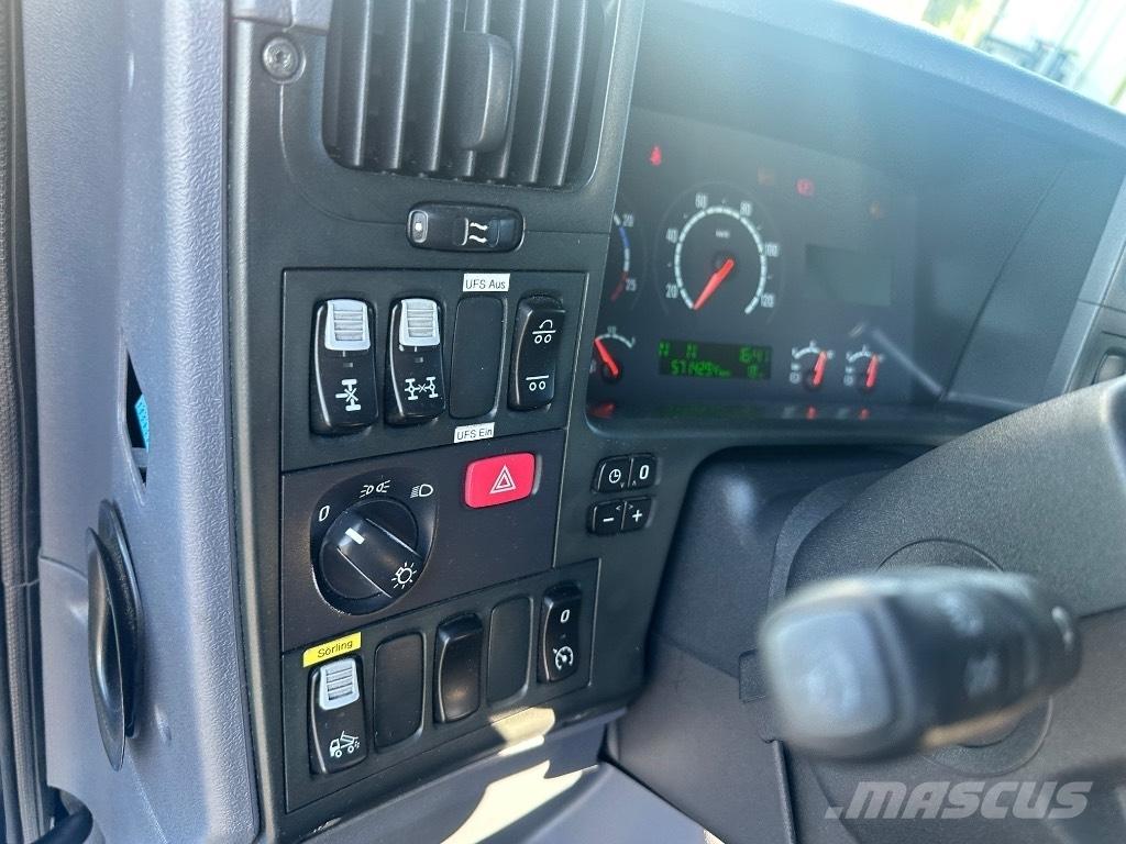 Scania R420 8X4/4 Rol kiper kamioni s kukama za dizanje