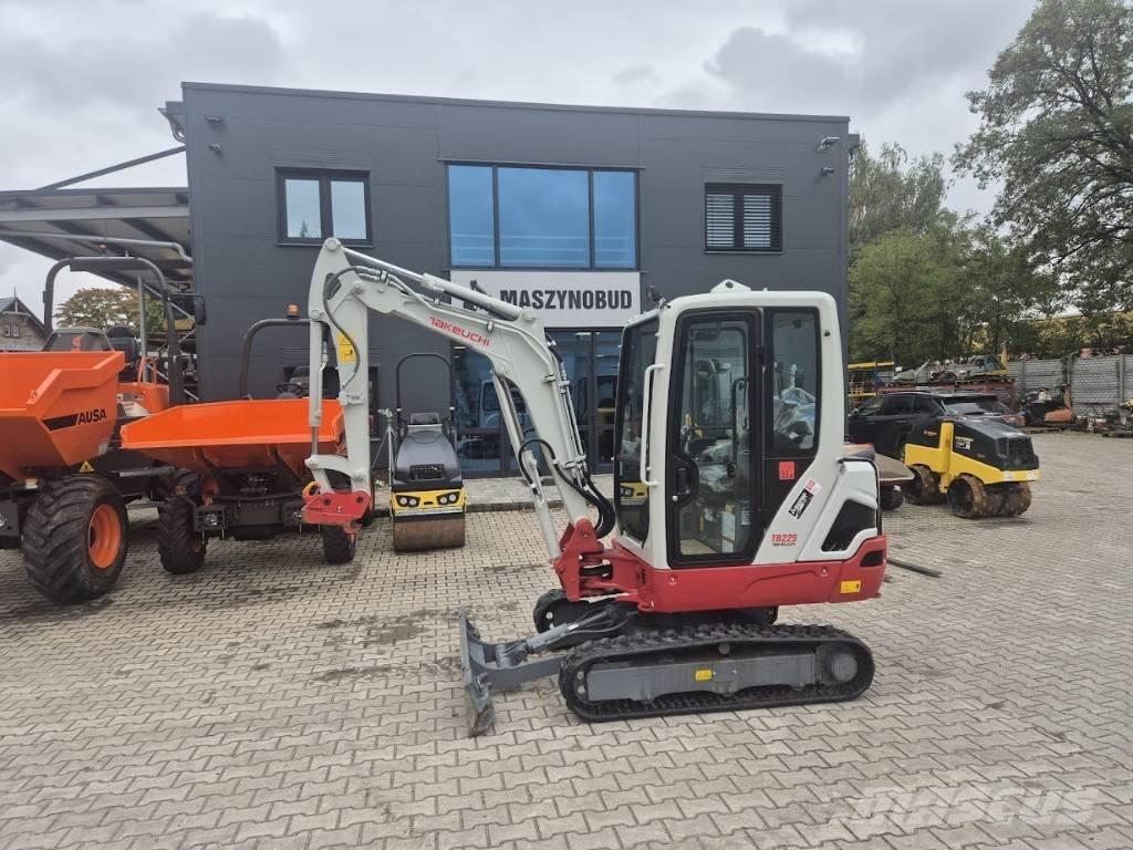 Takeuchi TB225 V0B Mini bageri <7t