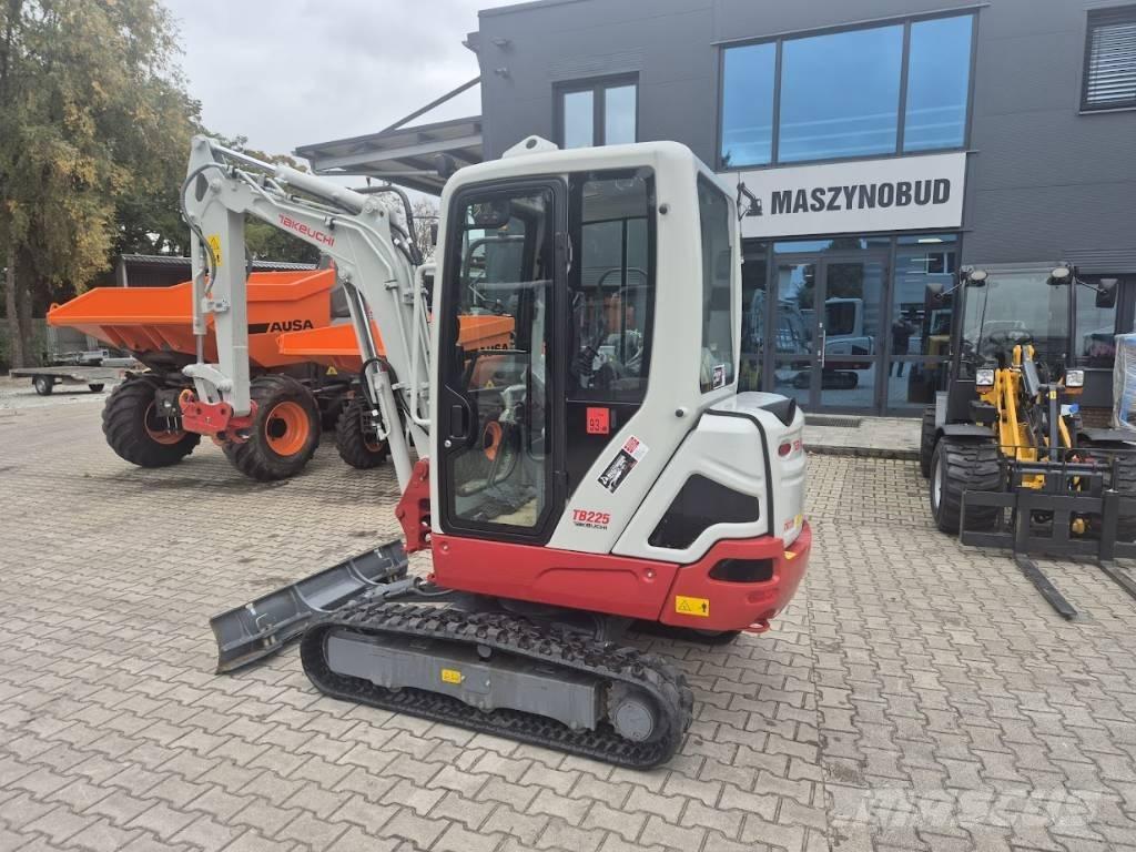 Takeuchi TB225 V0B Mini bageri <7t