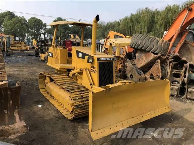 CAT D3C Buldožeri gusjeničari