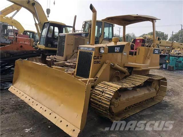 CAT D3C Buldožeri gusjeničari