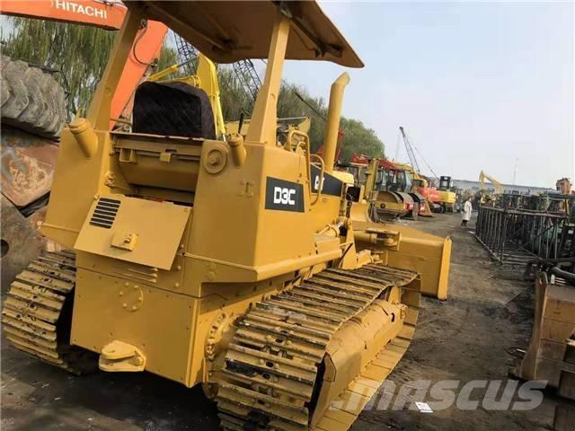 CAT D3C Buldožeri gusjeničari