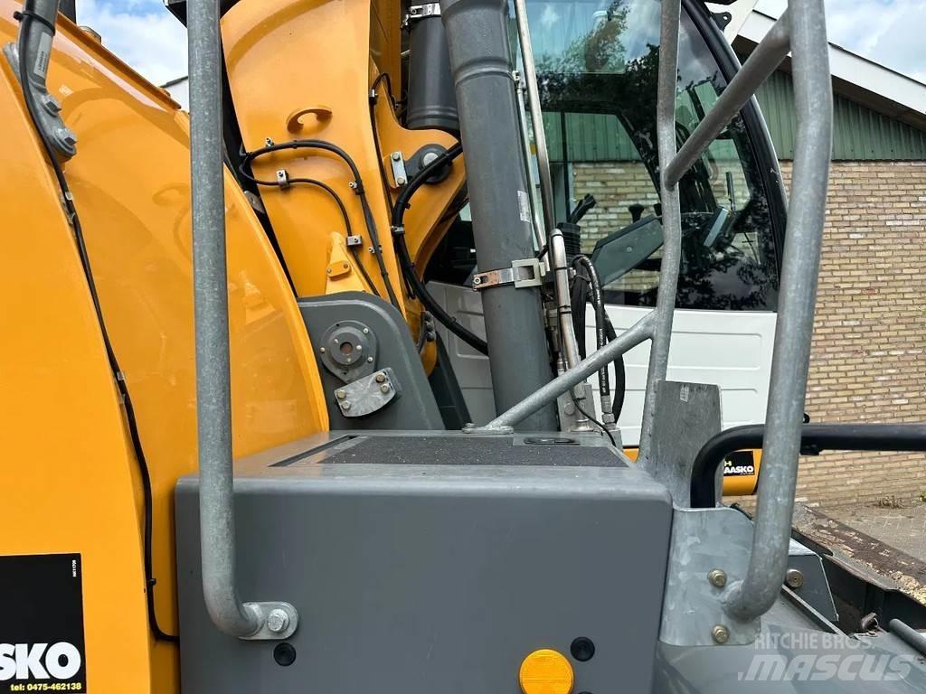 Liebherr A914 Bageri na kotačima
