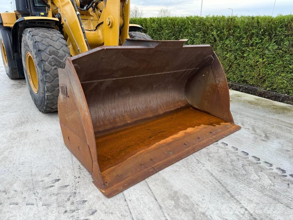 CAT 930 M Utovarivači na kotačima