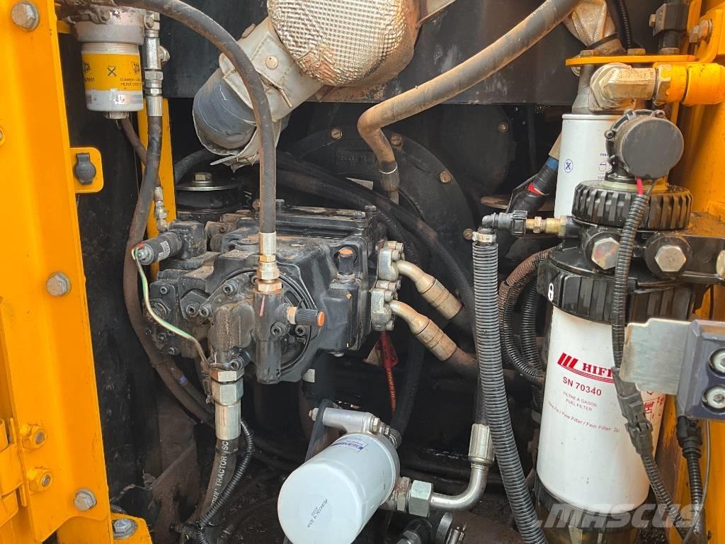 JCB JS 130 LC Bageri gusjeničari