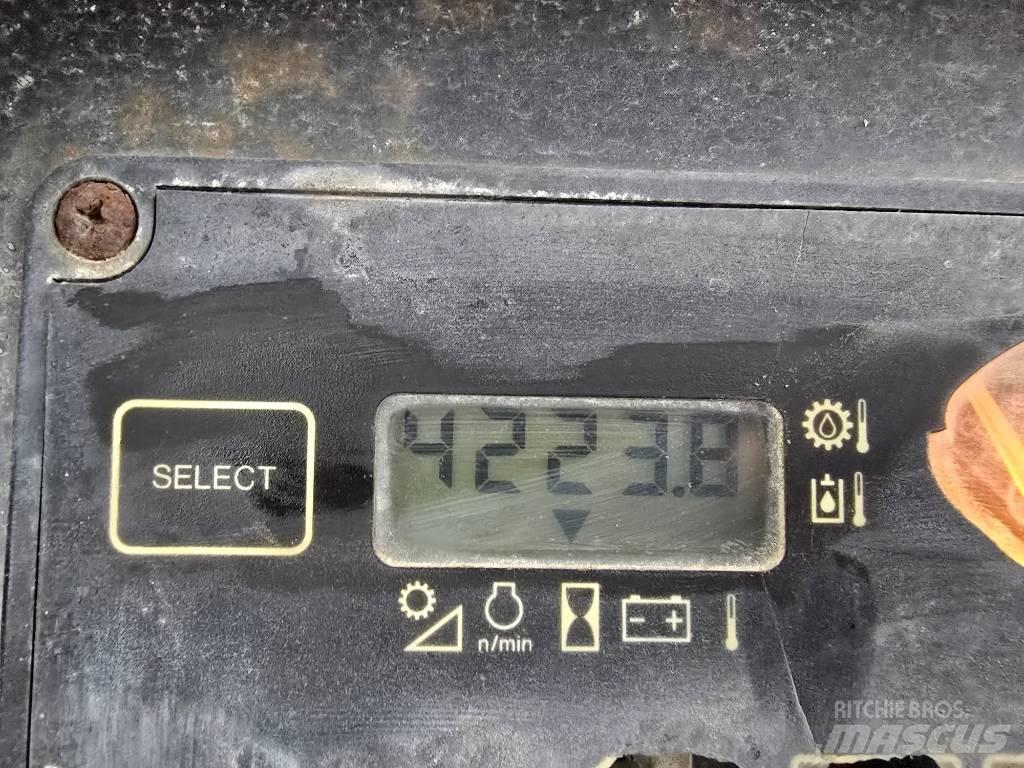 DEERE 450J Buldožeri gusjeničari